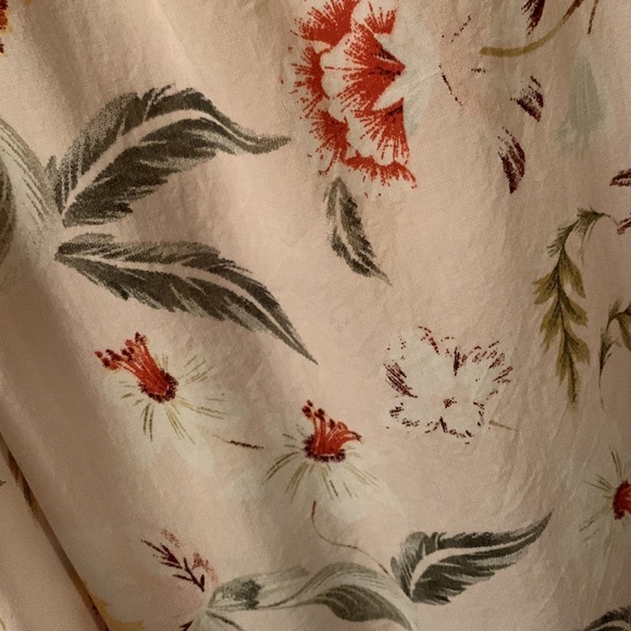 NWOT Lovely pink w/white, red & yellow flowers shirred v-neck collar blouse - Picture 6 of 11